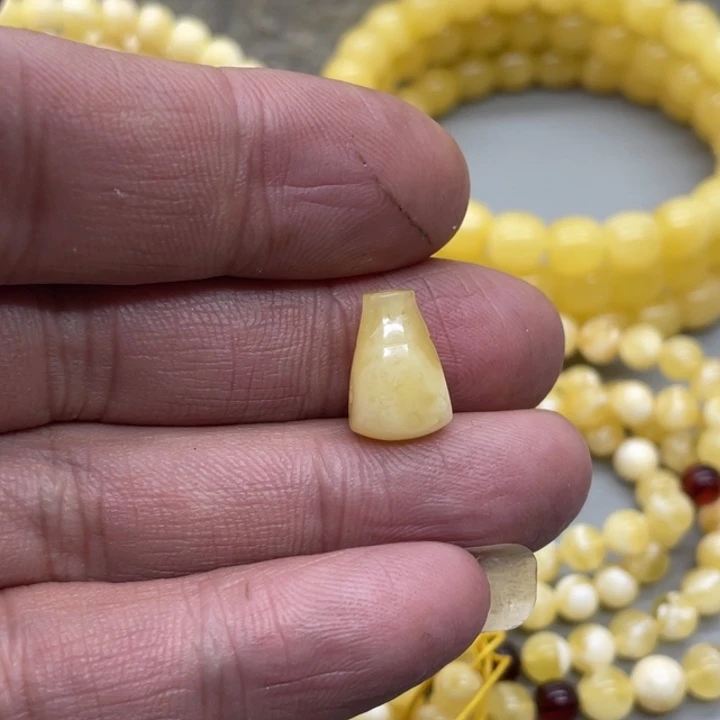 琥珀未镶嵌裸石三通