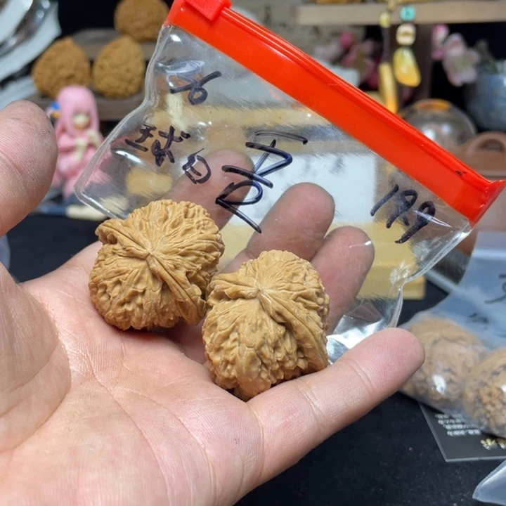 文玩核桃把件吾*春白狮子