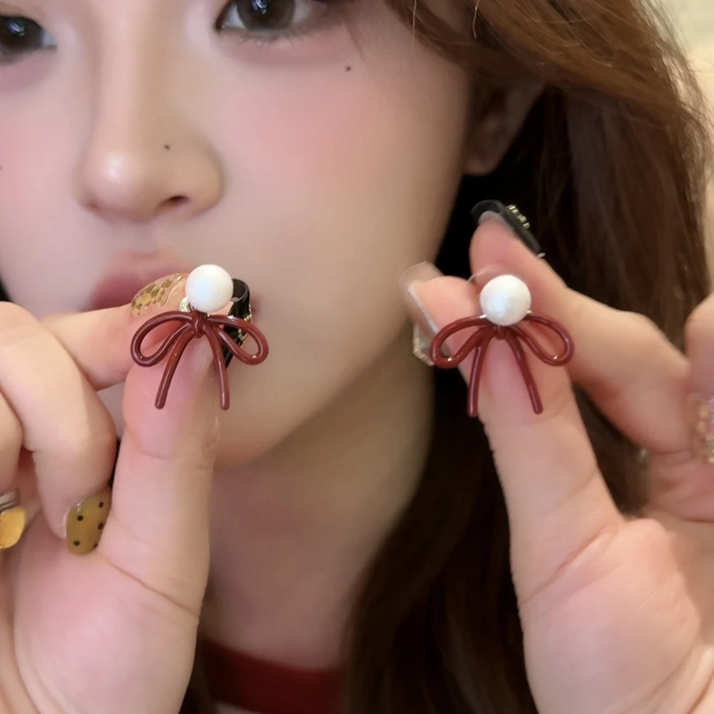 铜合金仿珍珠耳饰 安可拉红甜美蝴蝶结耳环气质珍珠耳钉新年耳饰