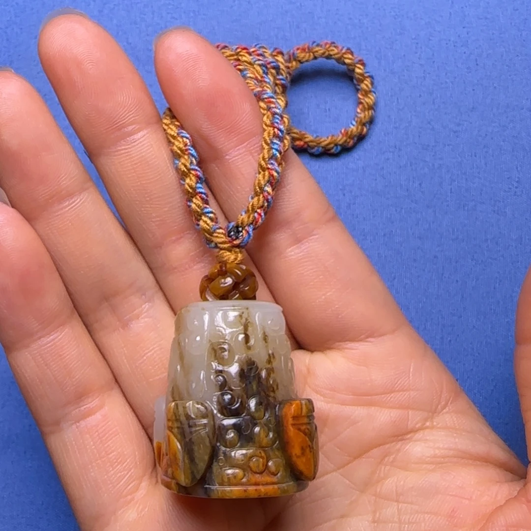 王***林和田玉未镶嵌颈饰