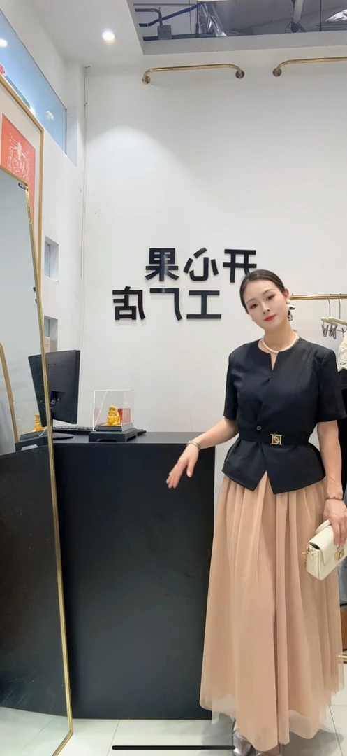 838夏季新时尚轻奢显瘦女法式V领显瘦上衣腰带+网纱半身裙套裙