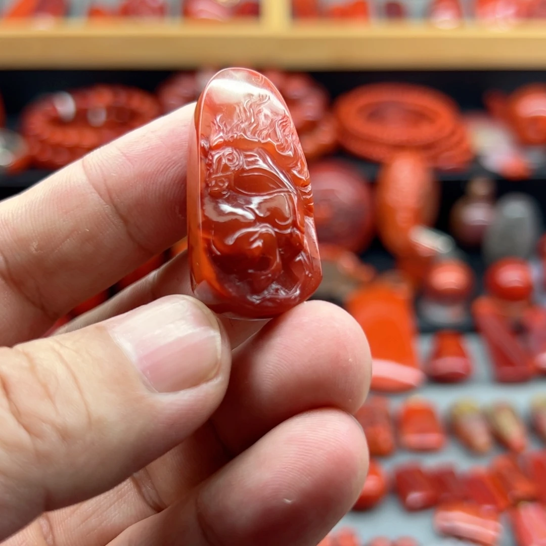 南红玛瑙吊坠未镶嵌