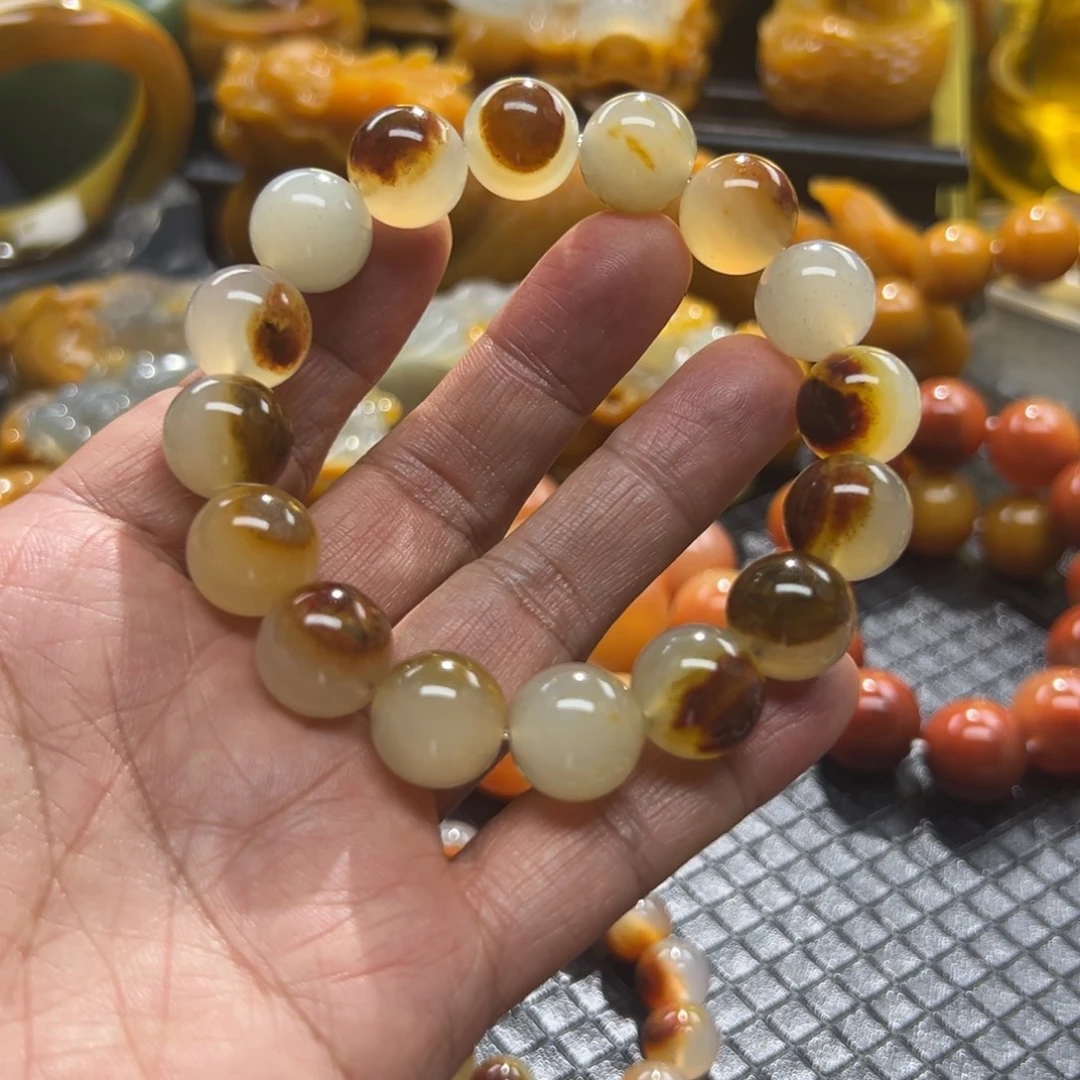 余***念石英质玉未镶嵌颈饰