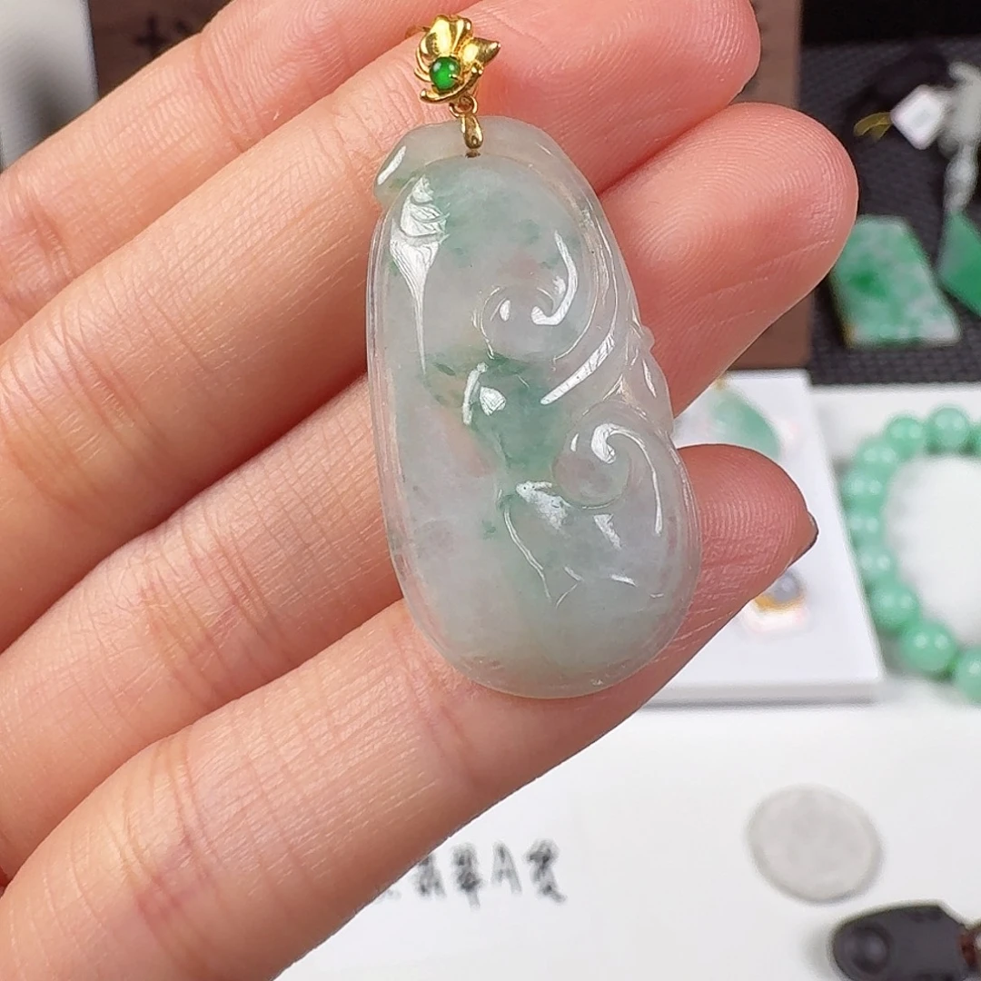 翡翠18K金镶嵌颈饰