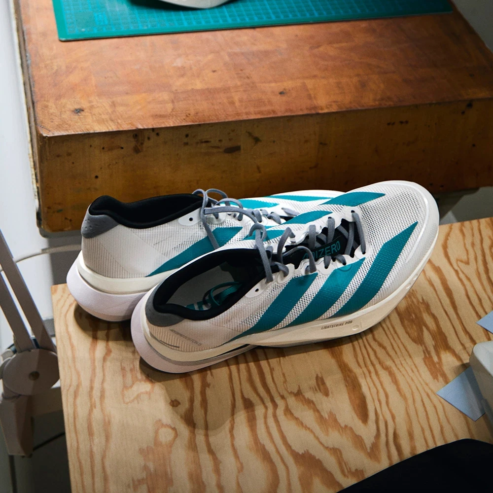 adidas/阿迪达斯中性超轻缓震回弹专业竞训玻纤柱跑鞋JR4791