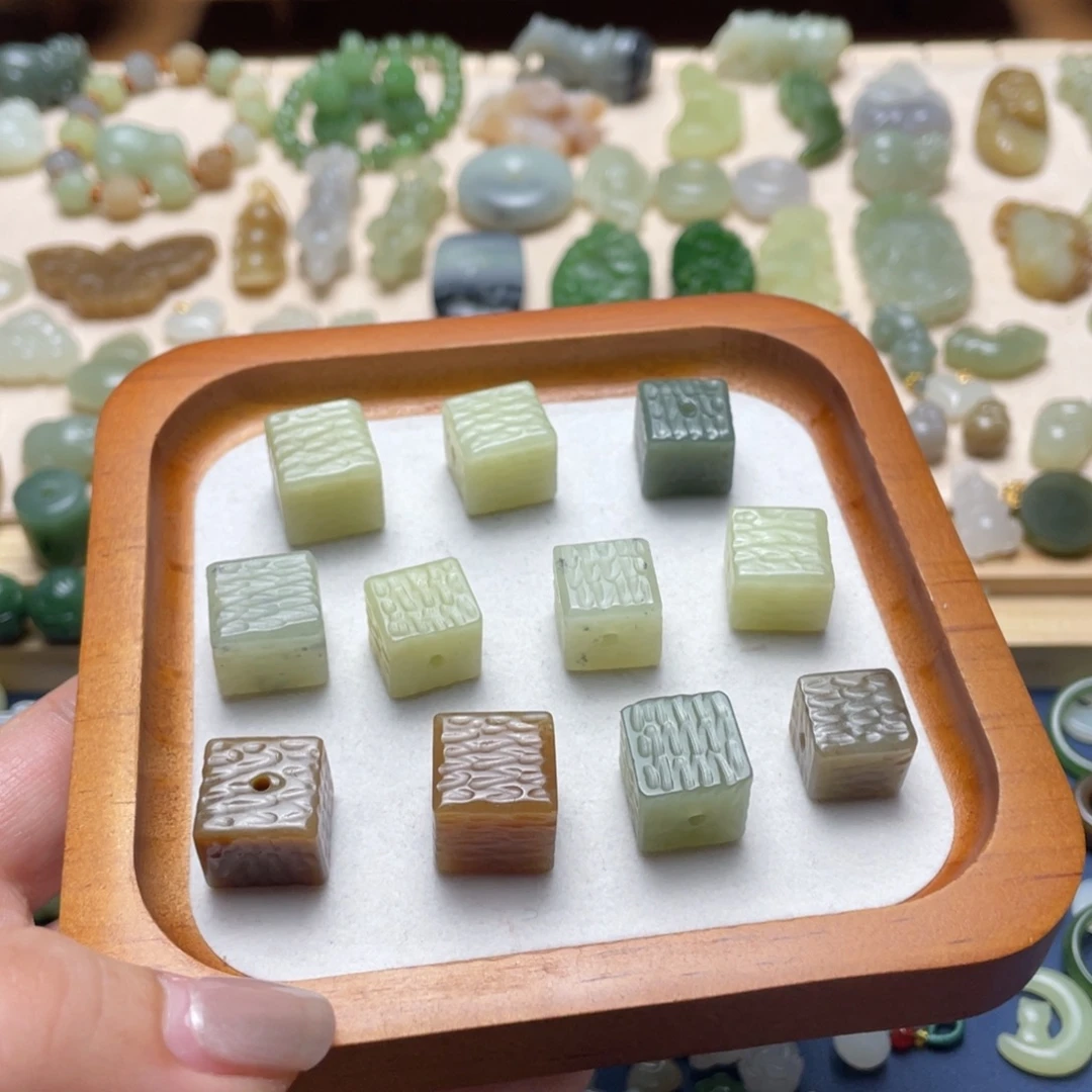 和田玉未镶嵌吊坠(不含链)一个