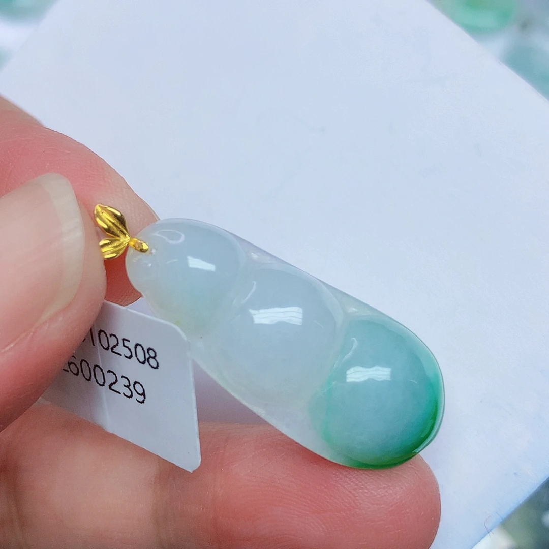 翡翠18K金镶嵌颈饰4566664