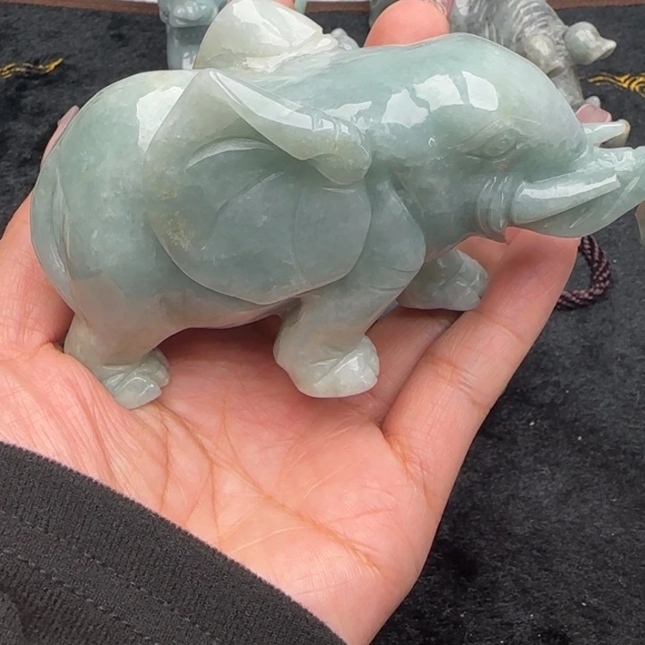 翡翠挂件未镶嵌大象