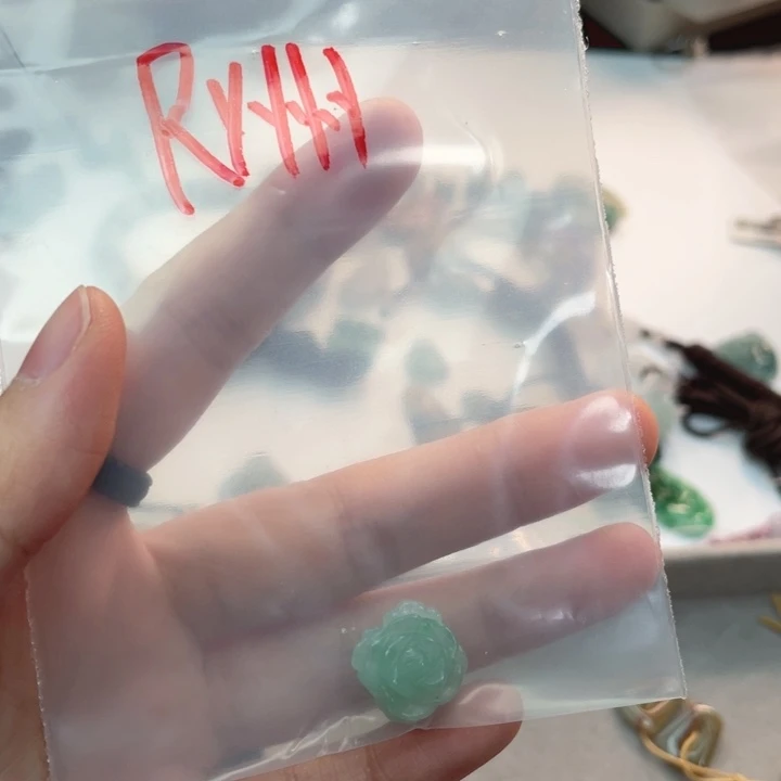 R***y翡翠未镶嵌颈饰A货翡翠不退不换