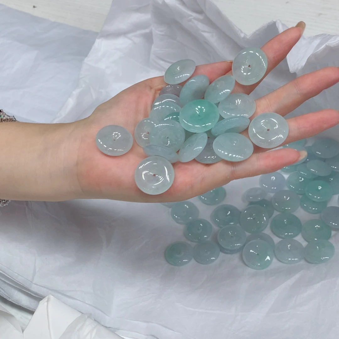 翡翠未镶嵌颈饰多样性发1