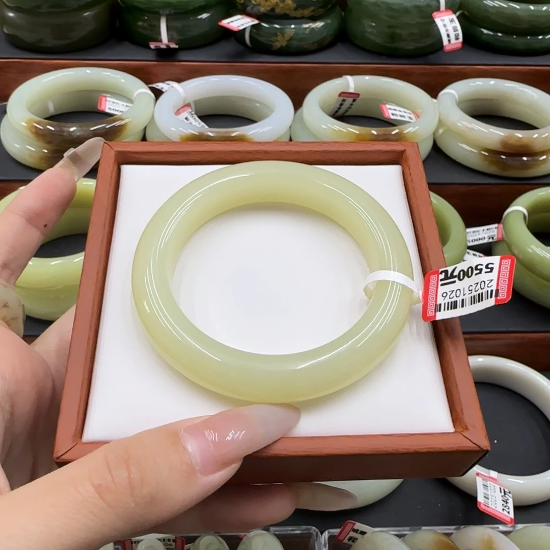 未镶嵌手镯和田玉美****刘