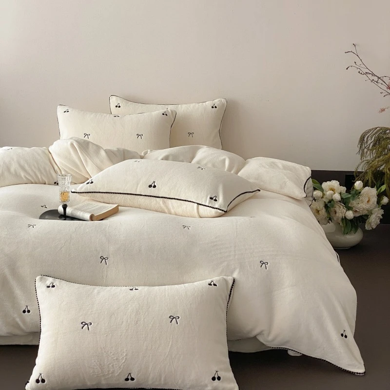 冬季A类牛奶绒床上四件套加厚保暖珊瑚法兰绒蝴蝶结刺绣保暖被套