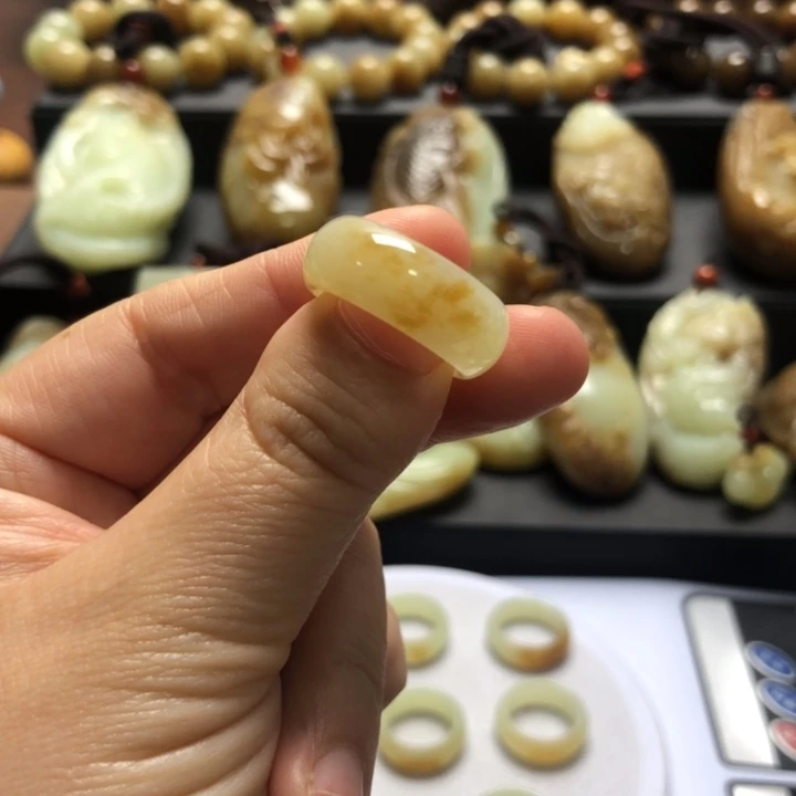 岫岩老玉（透闪石质玉）未镶嵌戒指X*