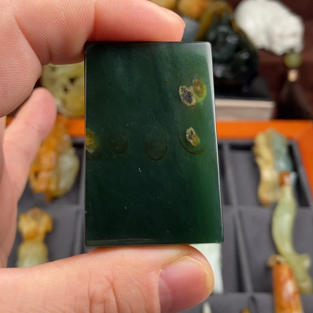 蛇纹石玉挂件未镶嵌