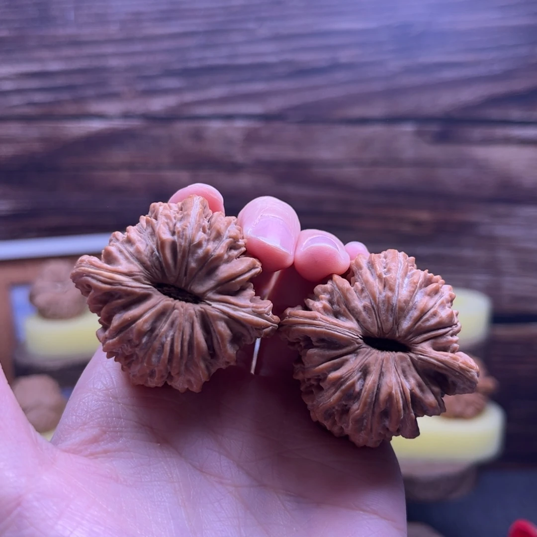 一***越桃核吊坠四座楼闪75