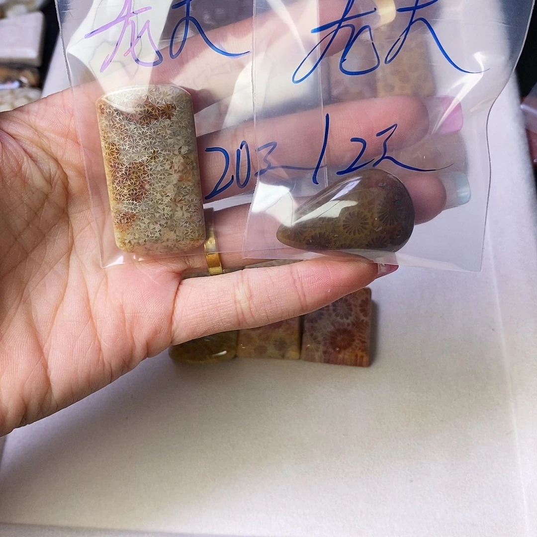 硅化玉颈饰合金老*