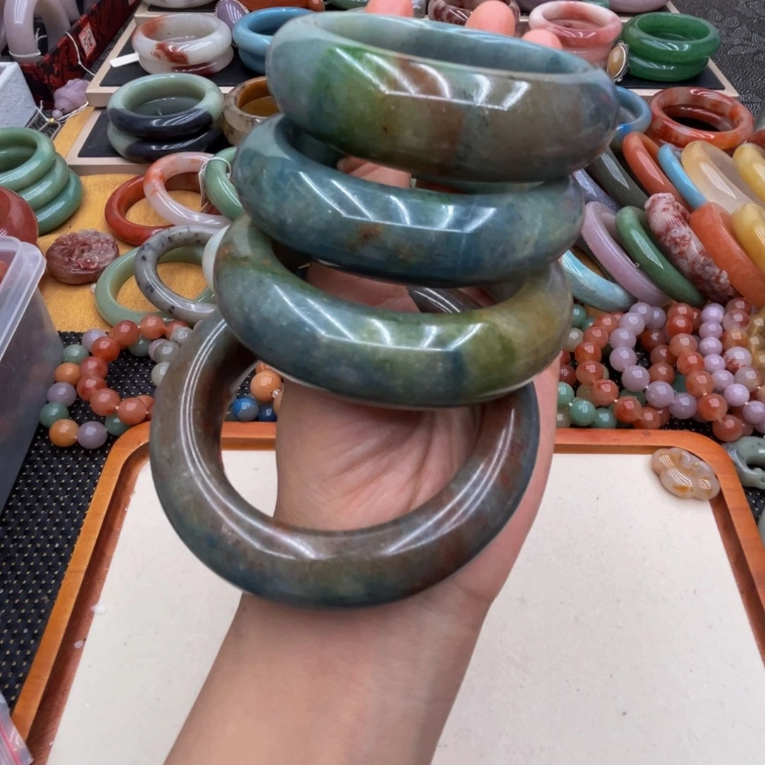 石英质玉未镶嵌圈口齐全