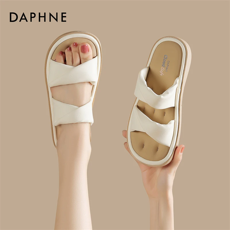 达芙妮踩屎感拖鞋夏2025新款沙滩百搭平底一字拖厚底舒适柔软凉拖