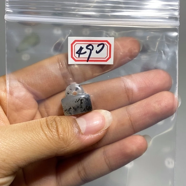 蛇纹石玉颈饰未镶嵌?****