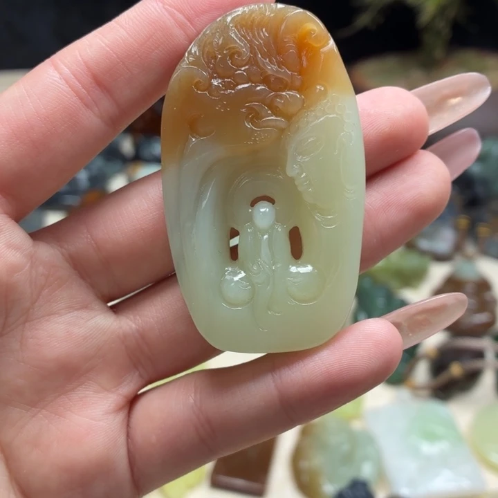 二***壹和田玉（糖玉）未镶嵌颈饰