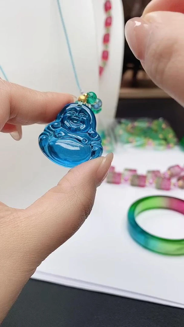 【原矿正品  清雅飘逸】蓝碧 佛公 雕刻款 吊坠 Q2903