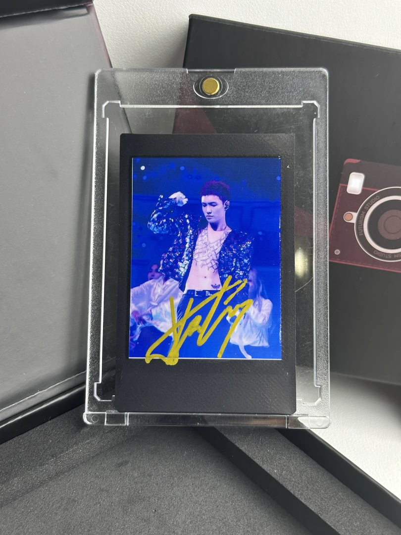 Z1170【张艺兴】 签名正品拍立得照片  黑边