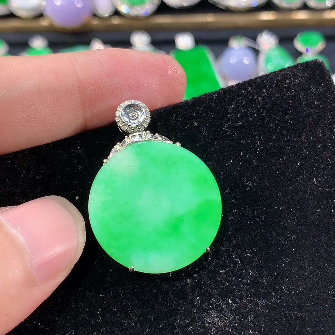 翡翠18K金镶嵌颈饰