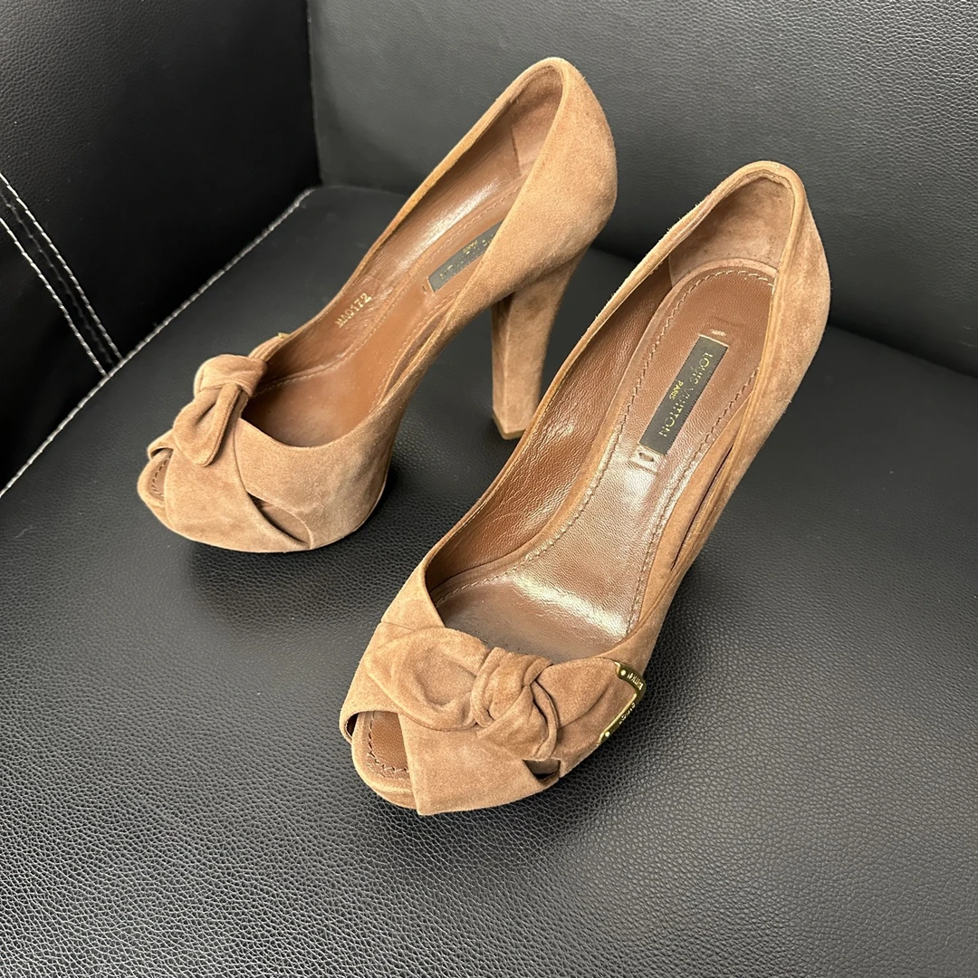 95新 DIOR/迪奥 95新 LouisVuitton/路易威登驼色高跟鞋149453