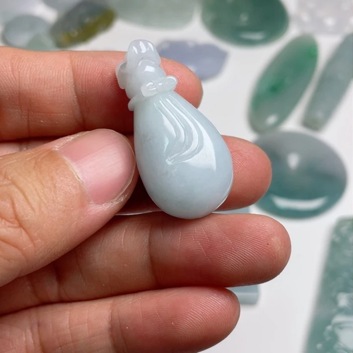 翡翠颈饰未镶嵌翡翠