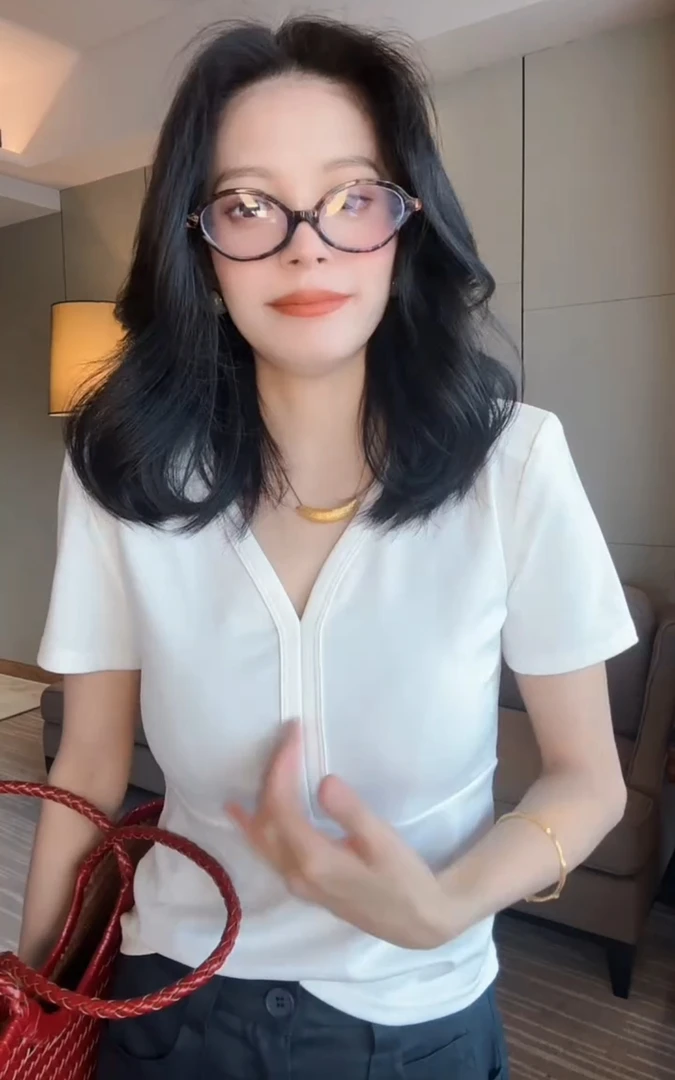 欧货5春夏新款韩版v领正肩短袖T恤打底衫女收腰显瘦内搭外穿潮ins