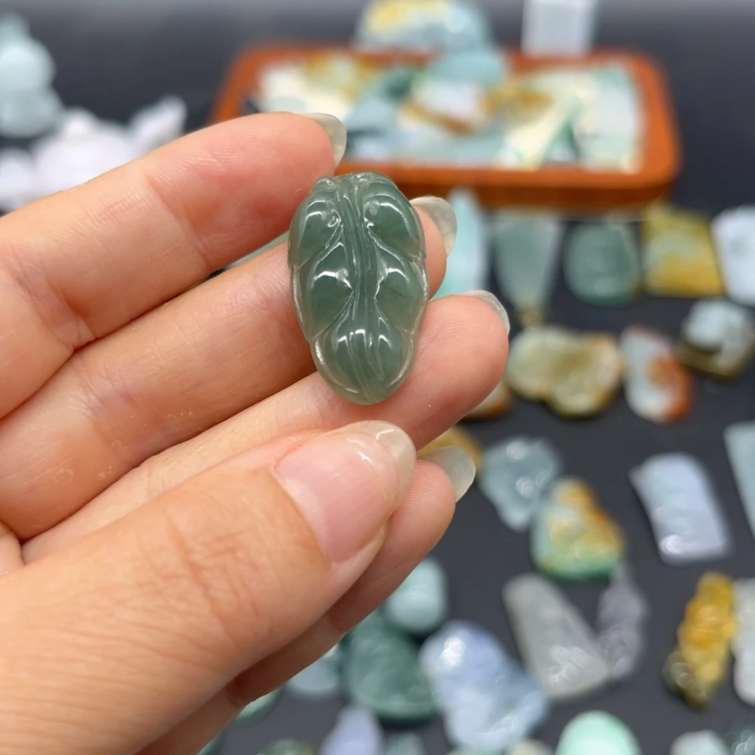 翡翠未镶嵌颈饰叶子