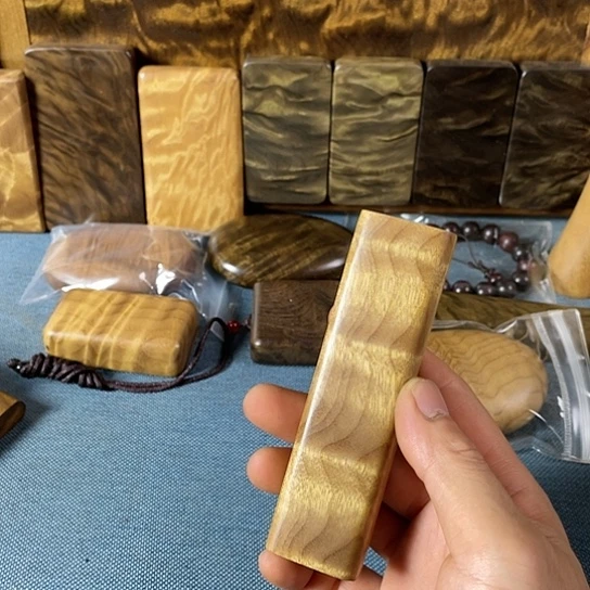 【闪购商品】z****6金丝楠木手把件