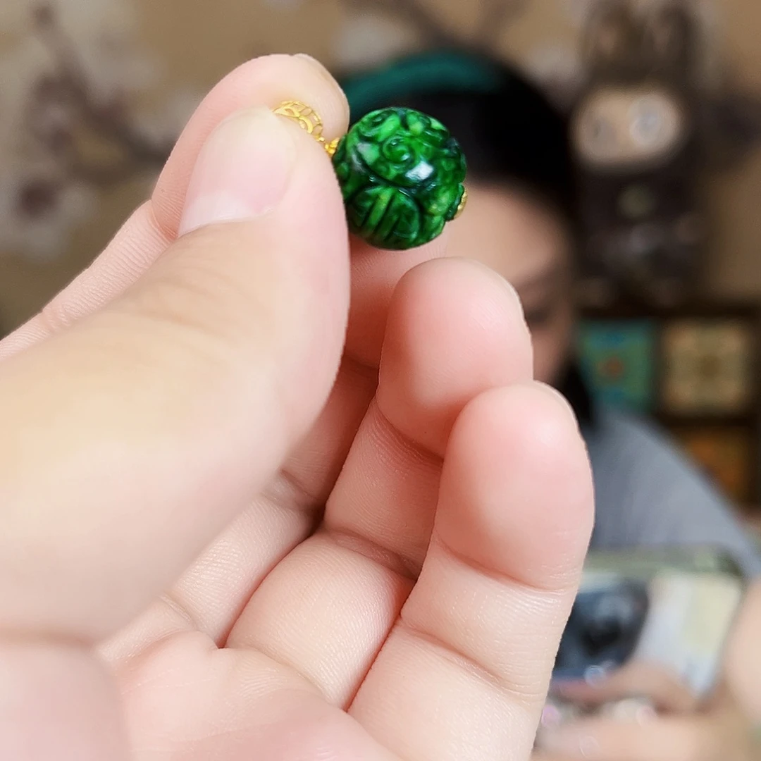 翡翠18K金镶嵌颈饰吊坠