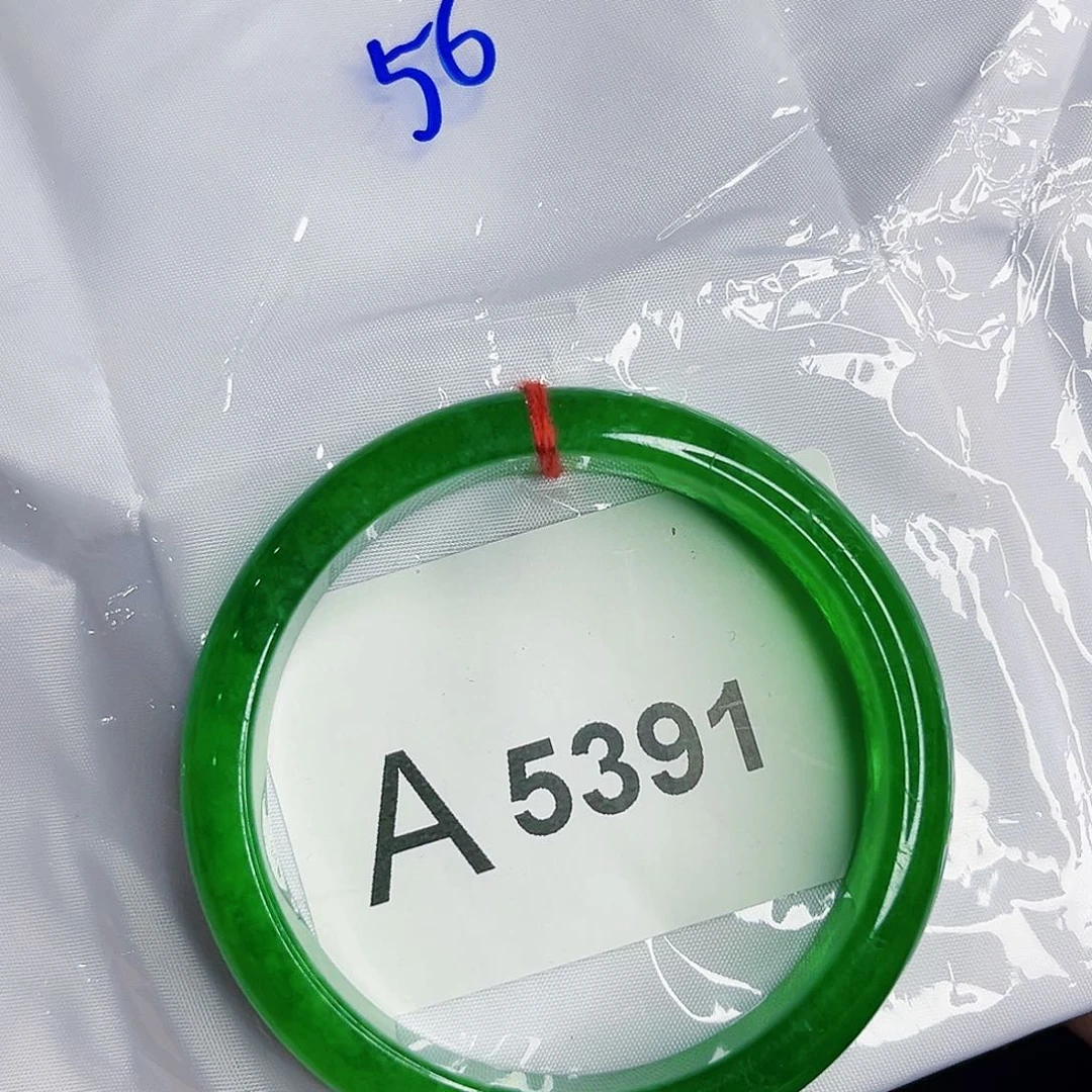 翡翠手镯未镶嵌微瑕