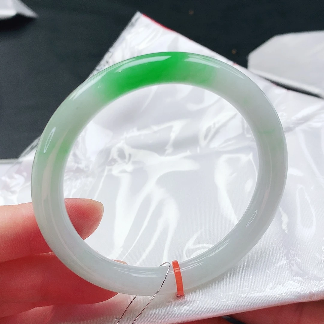 翡翠手镯未镶嵌深*鱼天然翡翠手镯