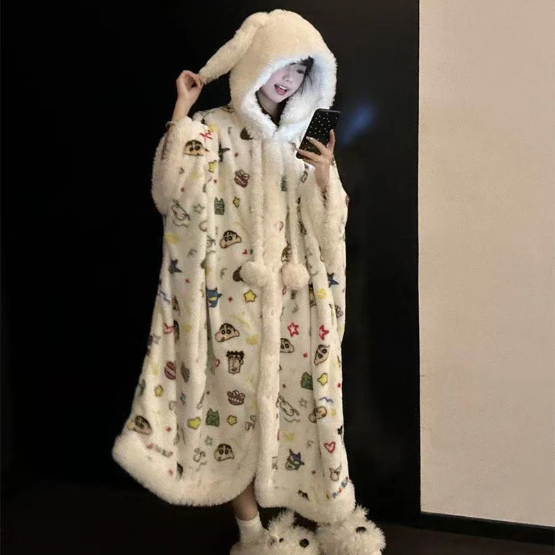 珊瑚绒睡袍女秋冬季可爱蜡笔小新斗篷长款睡衣加绒加厚保暖家居服