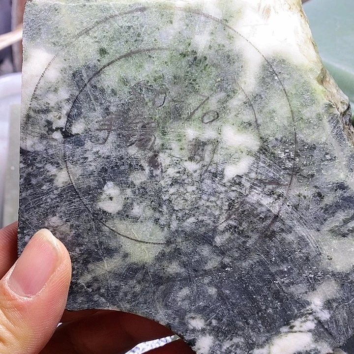 独山玉未镶嵌手镯加工定制