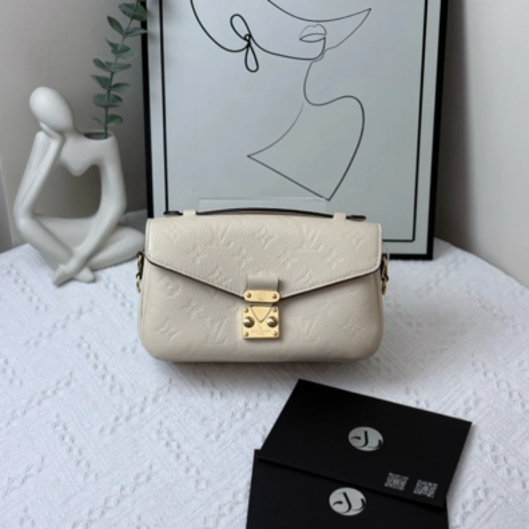 99新 LV 99新 LV 小邮差 白金 芯片款 闲置新/JWC125