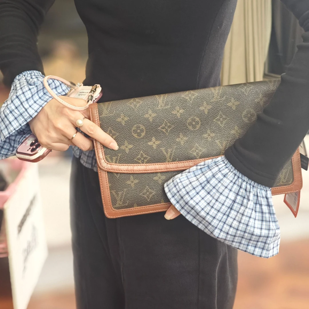 95新 LouisVuitton/路易威登 LV红皮信封/PJ07104923/4923