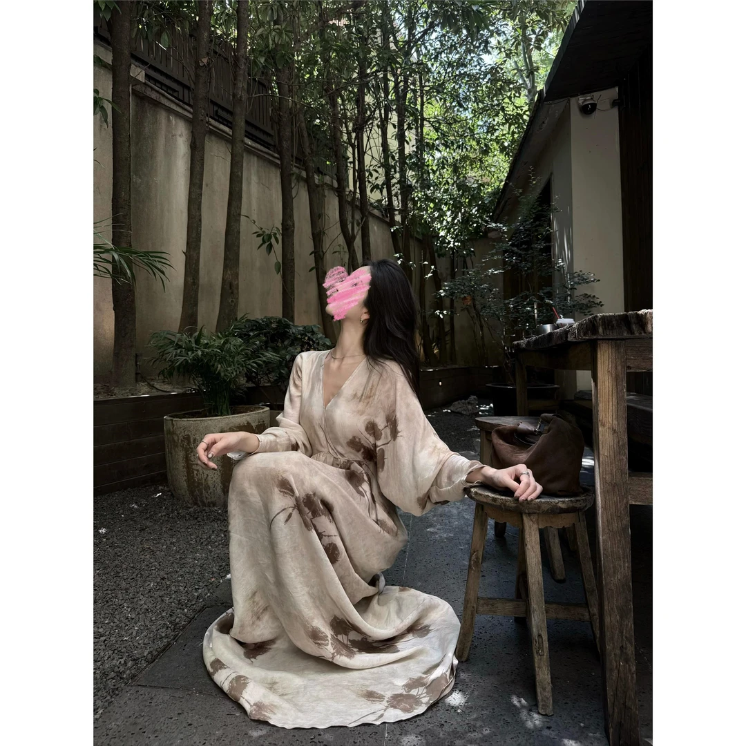 炽铂新款【金枝玉叶】蝙蝠袖v领交叉晕染连衣裙2025春秋款印花长裙