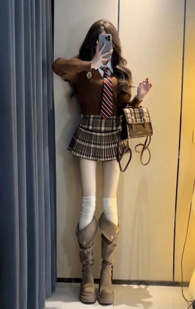 2025春秋新款学院风短款针织开衫女内搭白色衬衫格子百褶裙三件套