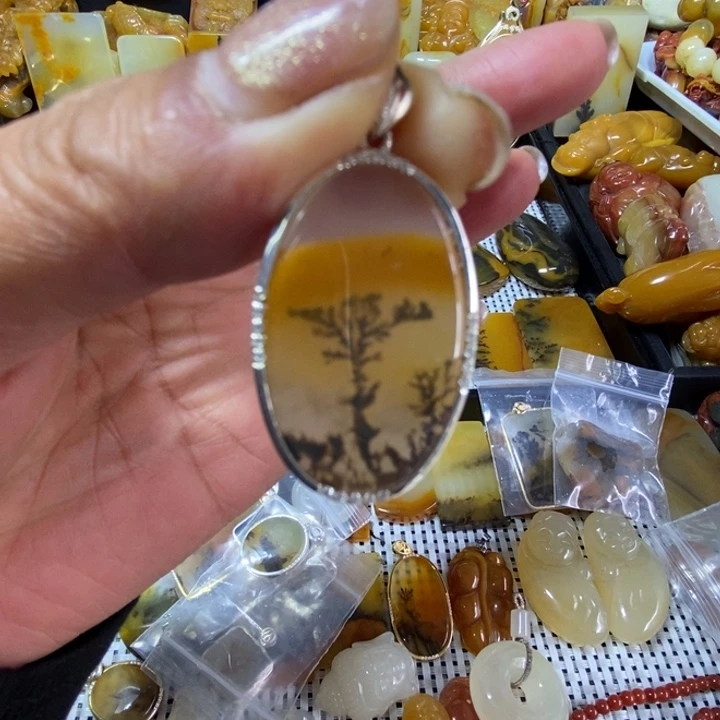 石英质玉（黄龙玉）合金吊坠