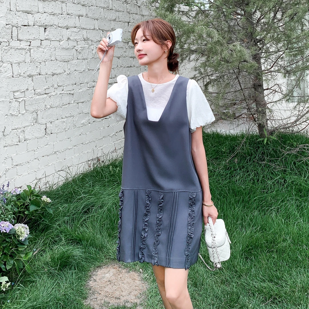今年流行漂亮大方得体设计感一整套穿搭小个子背带裙短袖两件套装
