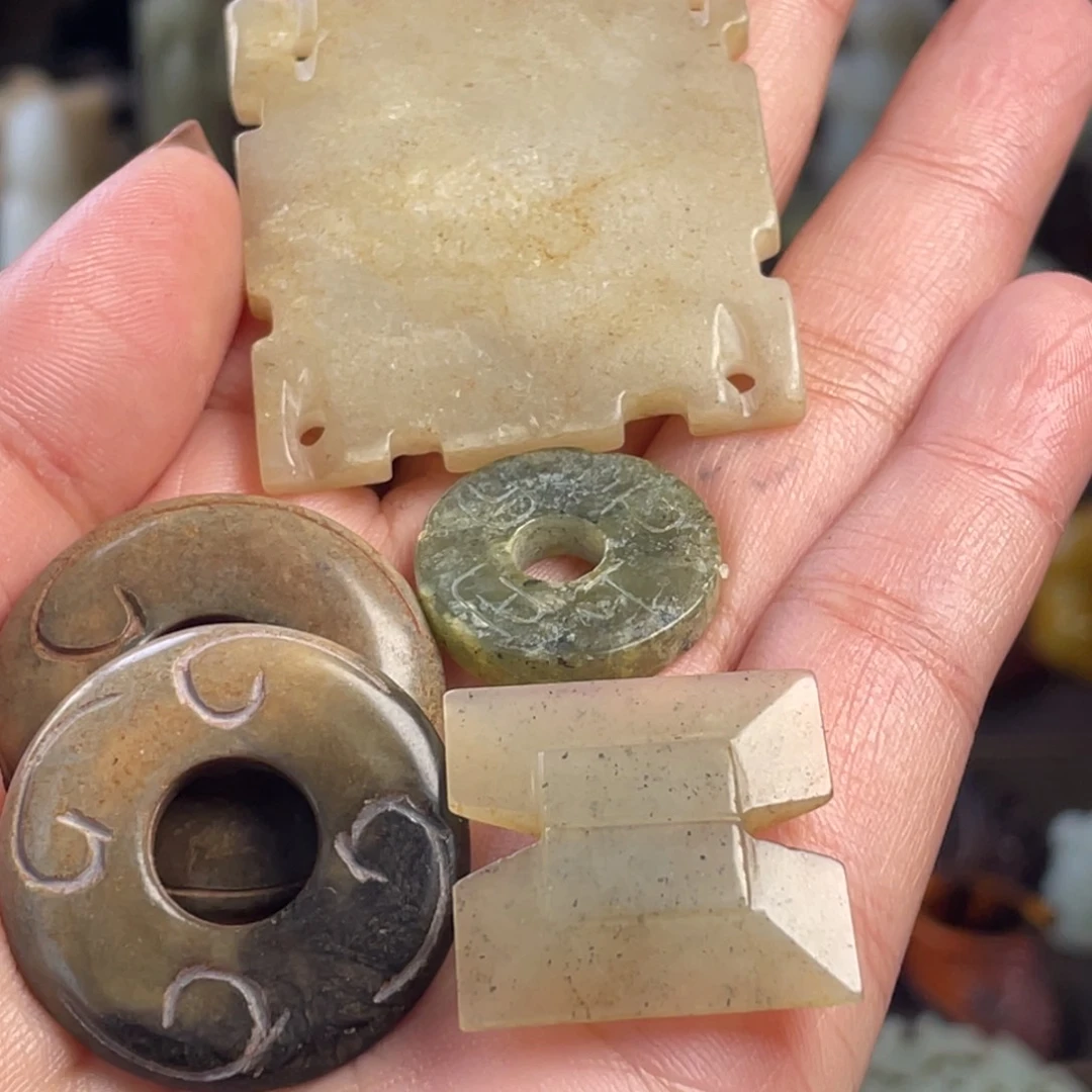 可***爸和田玉未镶嵌颈饰