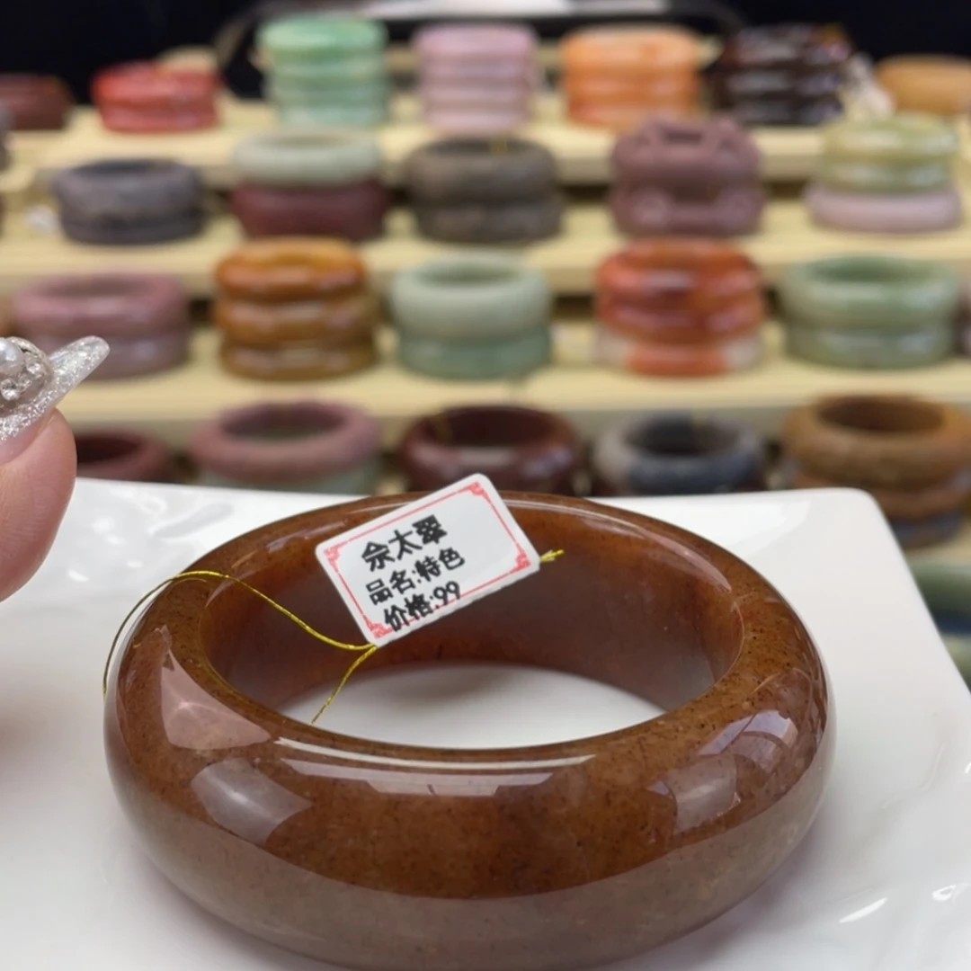 【闪购商品】石英质玉手镯未镶嵌恩**儿