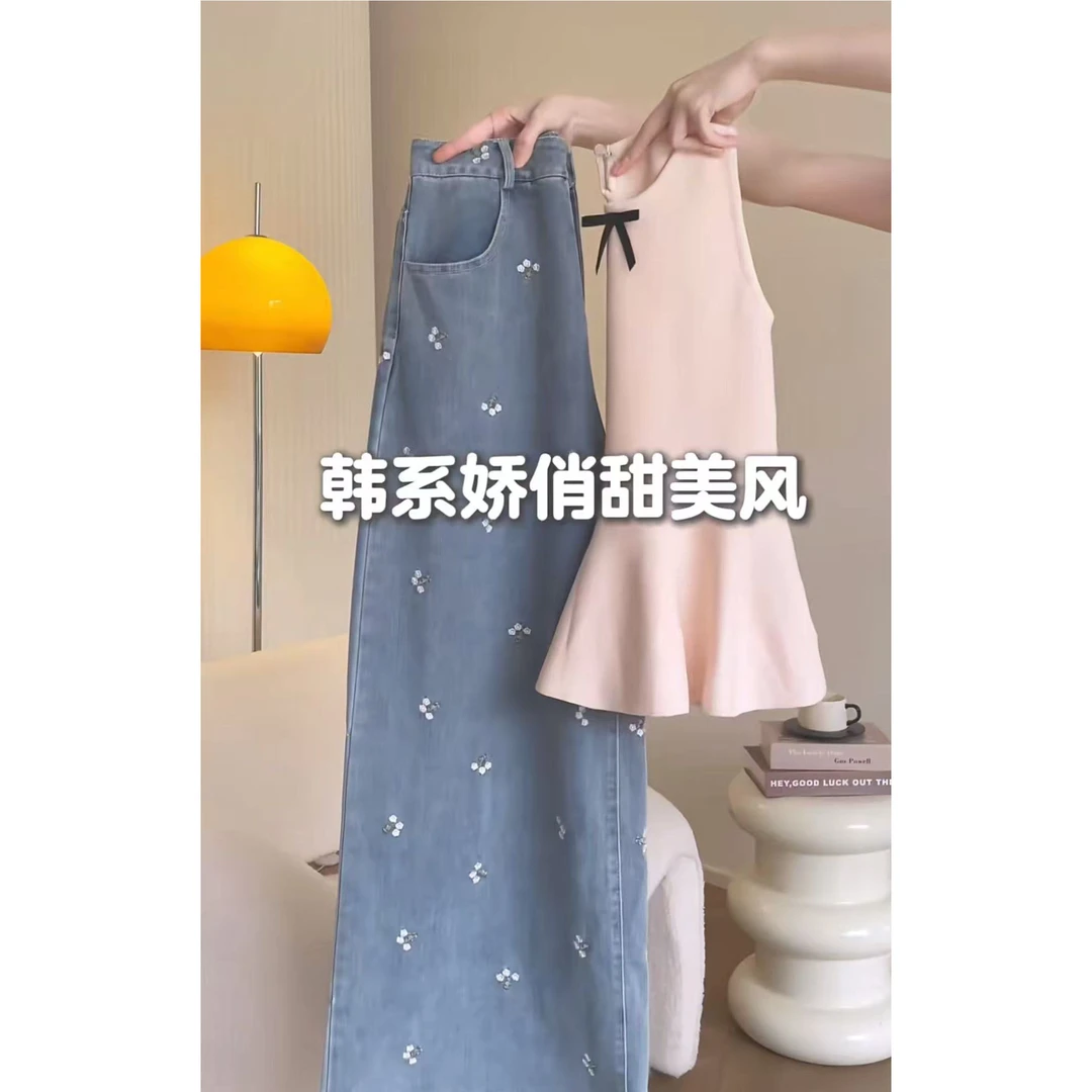 今年流行穿搭一整套2025新款甜美风无袖上衣宽松碎花牛仔长裤套装