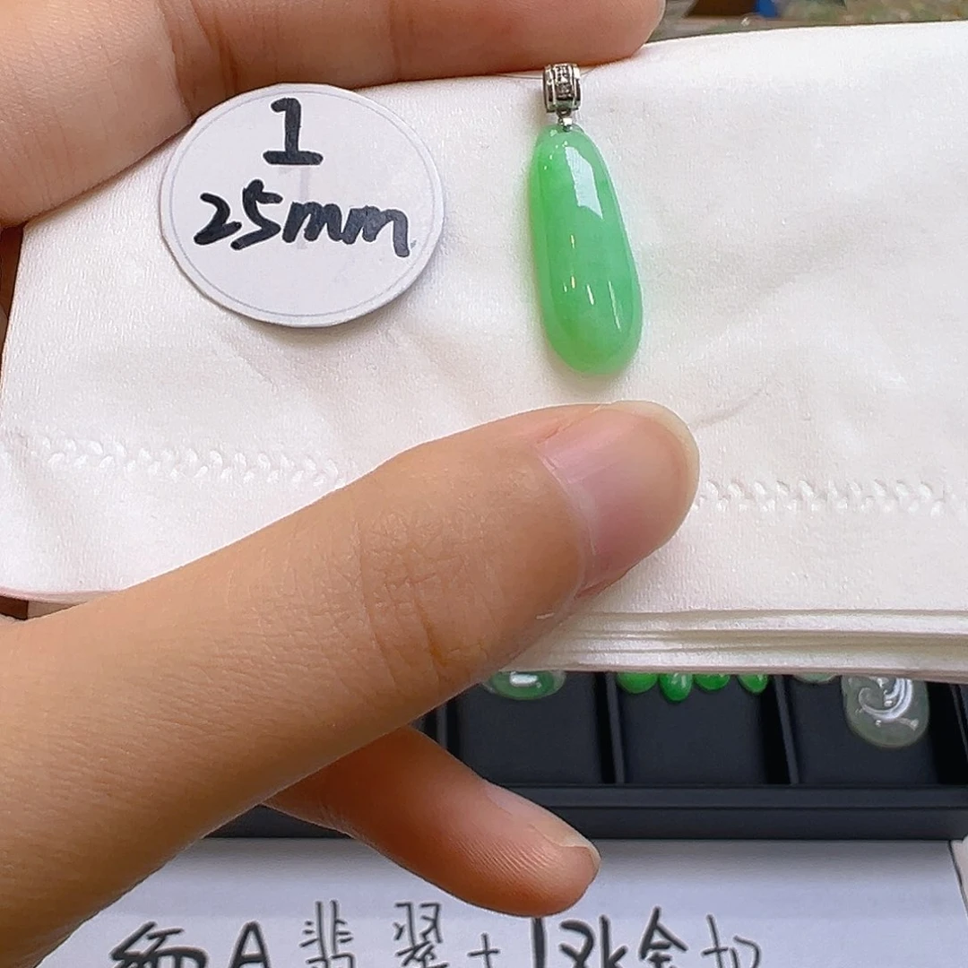 翡翠吊坠(不含链)18K金镶嵌翡翠