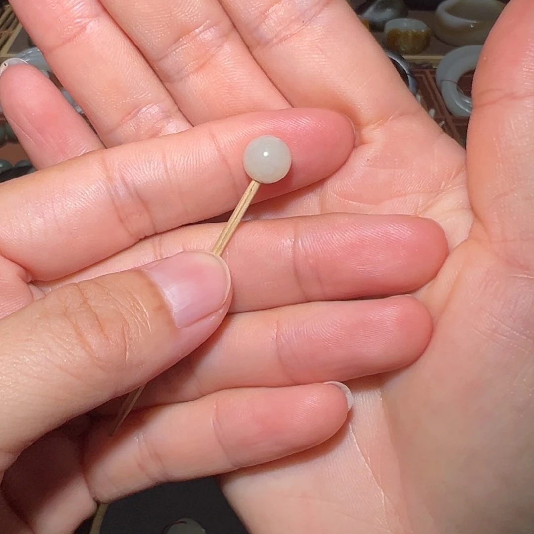 近***者和田玉未镶嵌颈饰