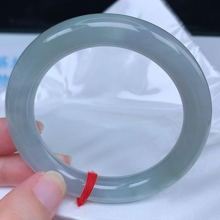 未镶嵌手镯（圆镯）翡翠天然