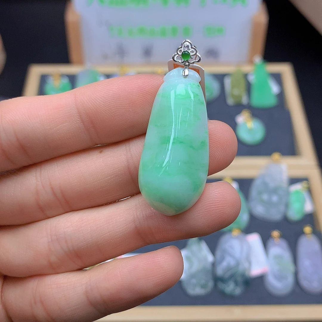 翡翠颈饰18K金镶嵌翡翠